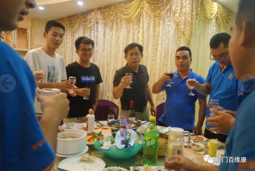 2020年中公司特色活動(dòng)：會(huì)餅博狀元、舉杯共聚首、歌唱好生活